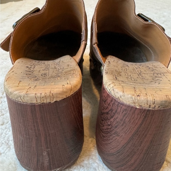 KORK-EASE leather platform clogs Size 8. - Picture 3 of 4